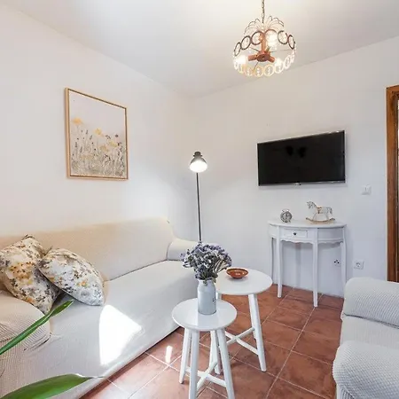 House Luca Nyaraló